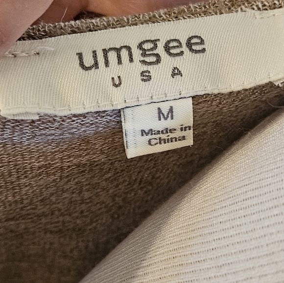 UMGEE pullover sweater with crochet accents size med. - Picture 5 of 7